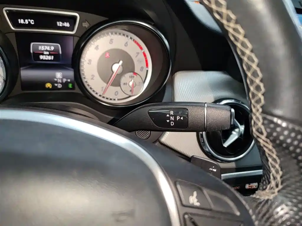 Mercedes-Benz GLA 2015 GLA 200 Dynamic фото 14