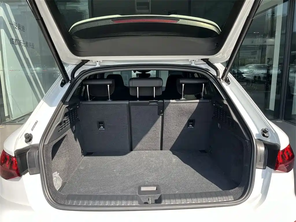 Audi A3 2024 Model Sportback 35 TFSI Fashion Sport фото 9