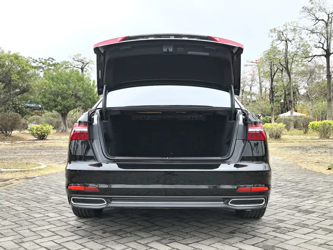 Photo 8 - Audi A6L