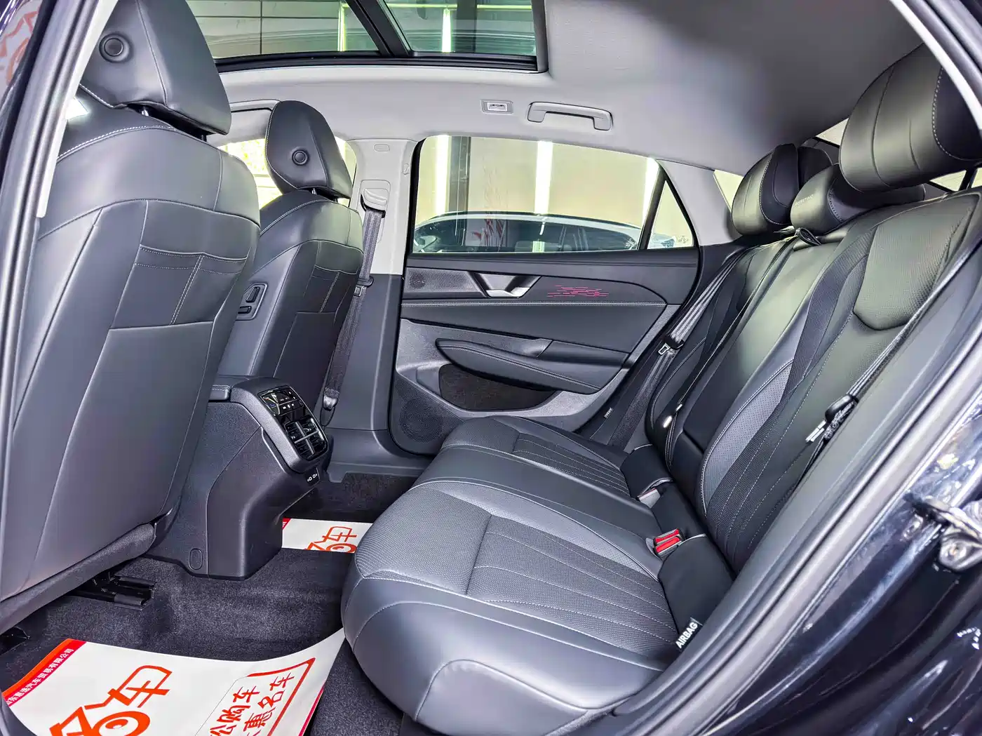 Volkswagen Passat 2025 Pro 380TSI Dragon Glory Edition фото 12