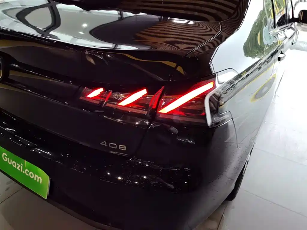 PEUGEOT 408
