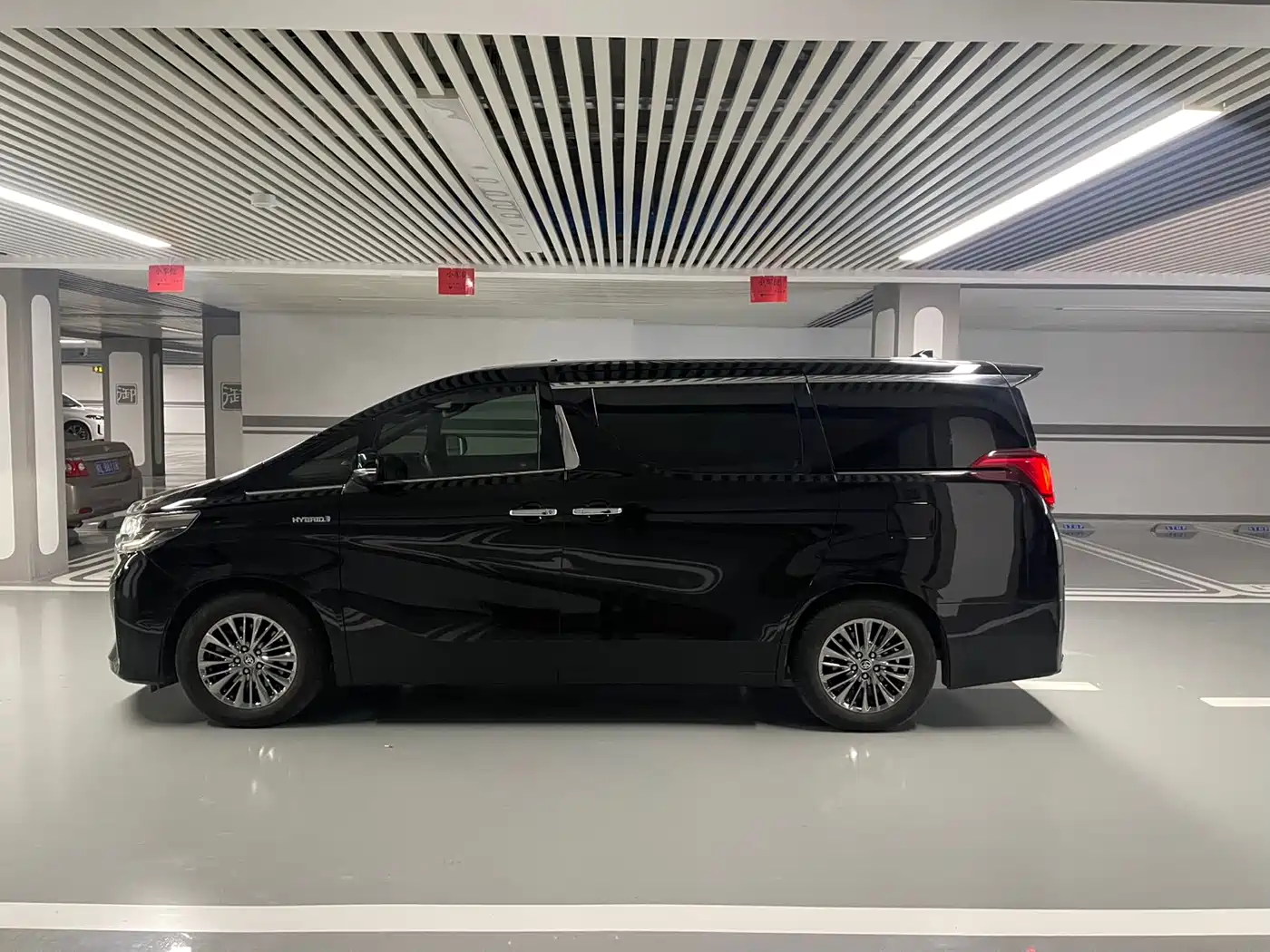 Toyota Alphard 2020 Hybrid 2.5L Premium Edition фото 26