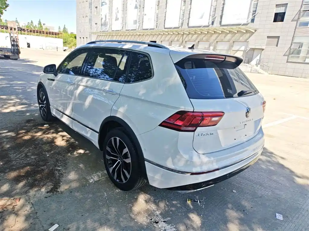 Volkswagen Tiguan L 2021 330TSI Automatic 2WD R-Line Premium фото 5