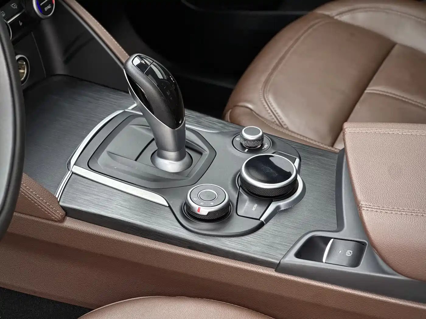 Alfa Romeo Stelvio 2019 2017 2.0T 200HP Elite