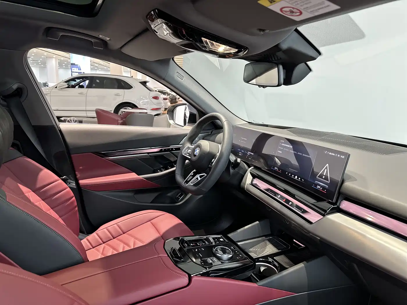 BMW 5 Series 2026 530Li Leading M Sport Package фото 17