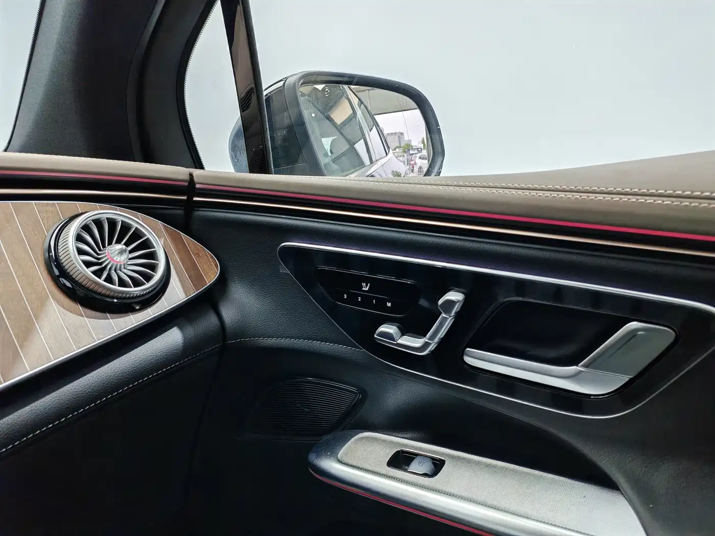 Mercedes-Benz EQE SUV 2024 500 4MATIC Luxury Edition фото 21