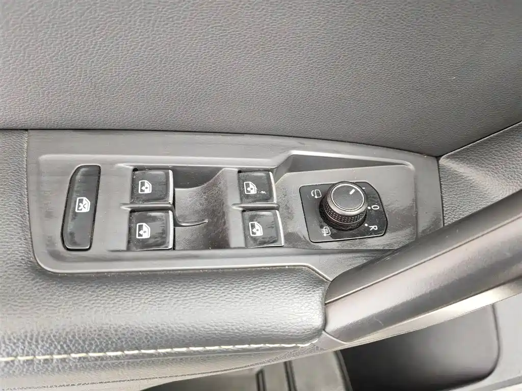 Volkswagen Tiguan L 2018 280TSI Automatic 2WD Comfort фото 9