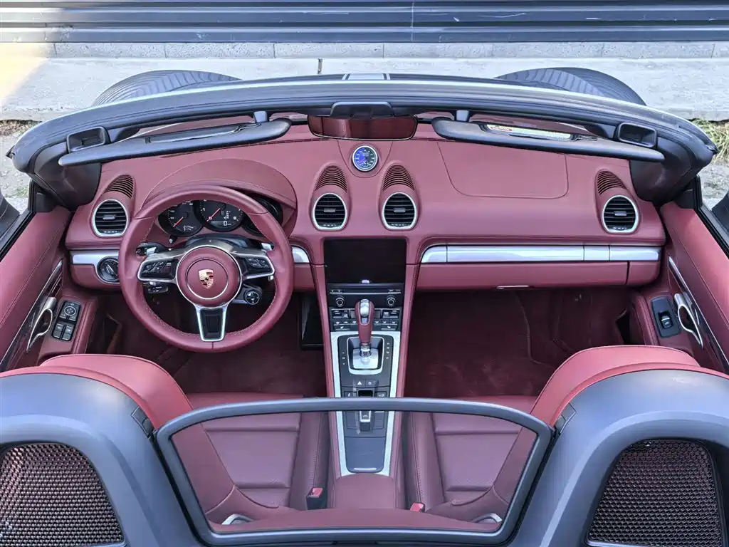 PORSCHE 718