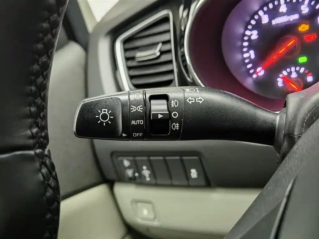Kia Carnival (Import) 2015 3.3GDI Luxury (China V) фото 21