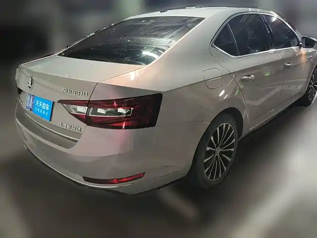Škoda Superb 2016 TSI330 DSG Smart Edition — фото 2