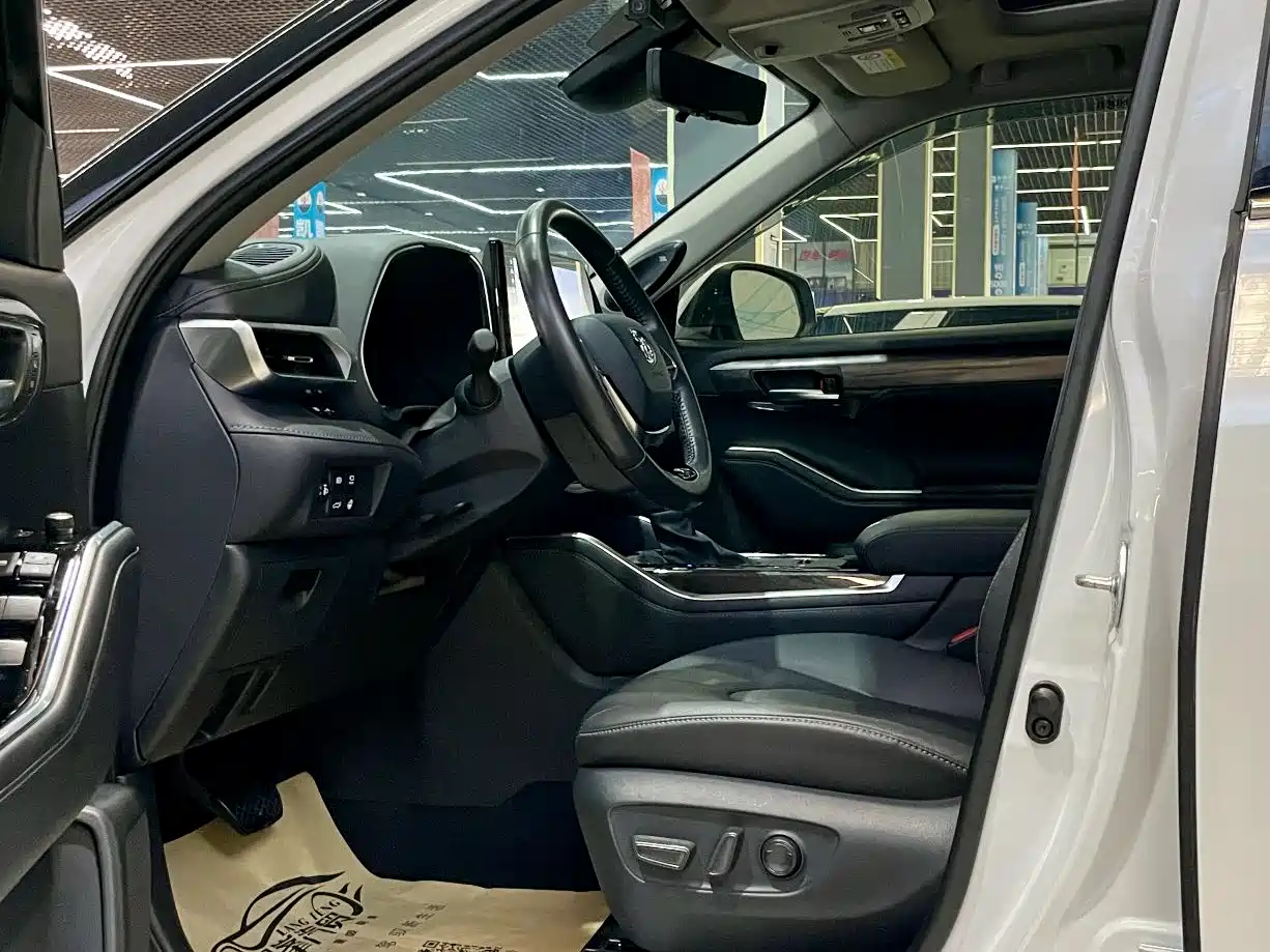 Toyota Highlander 2024 2.5L Smart Hybrid 4WD Ultimate 7-seater фото 12