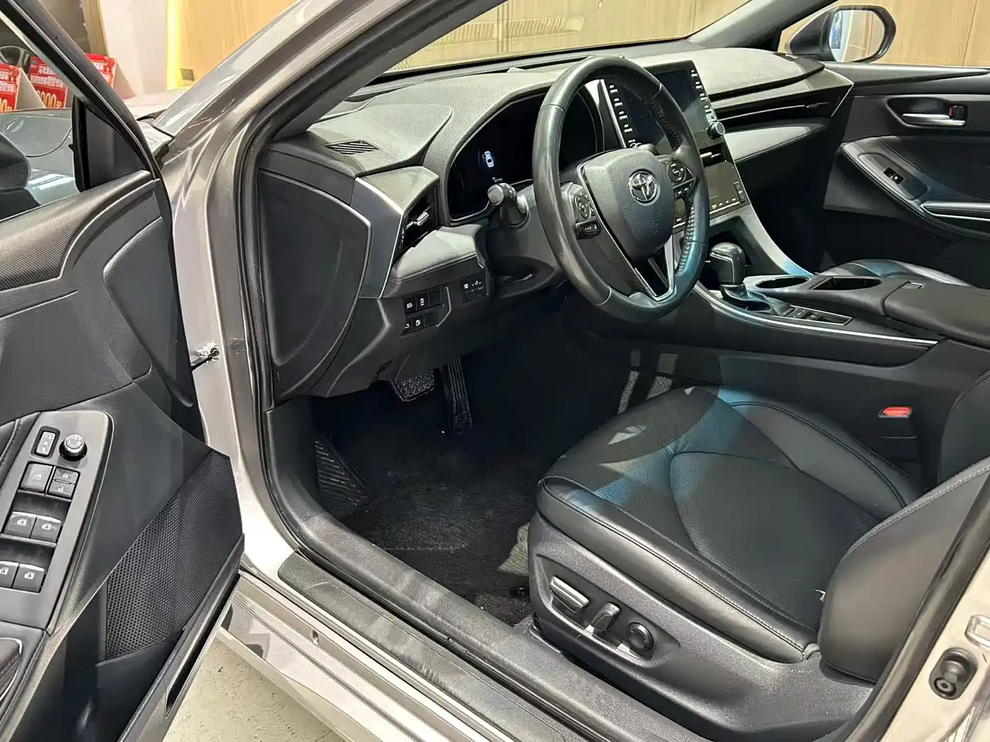 Toyota Avalon 2019 Hybrid 2.5L Luxury Edition China V фото 8