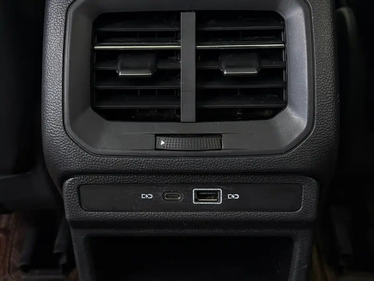 Volkswagen Tharu 2022 280TSI FWD Luxury Edition фото 17