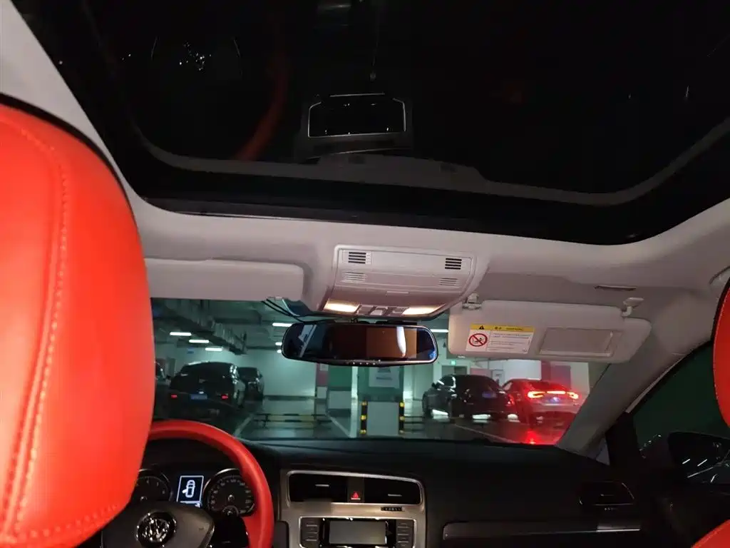 Volkswagen Golf 2014 1.6L Automatic Comfort фото 19