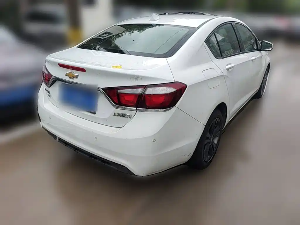 Фото 12 - Chevrolet Cruze