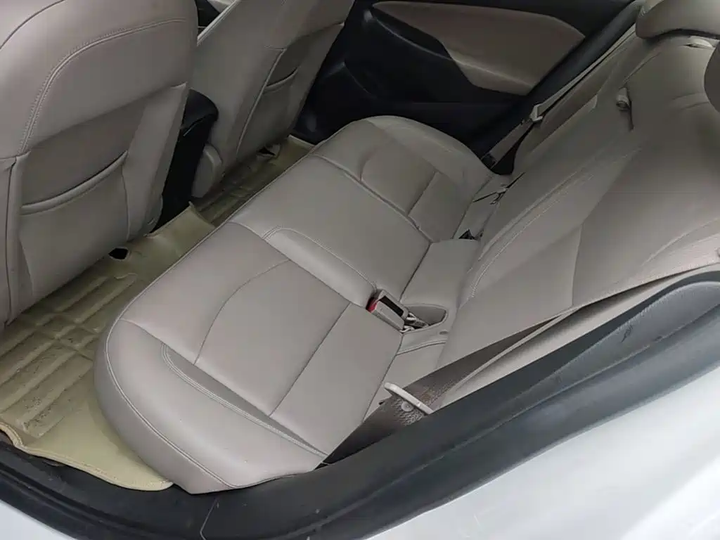 Фото 24 - Chevrolet Cruze