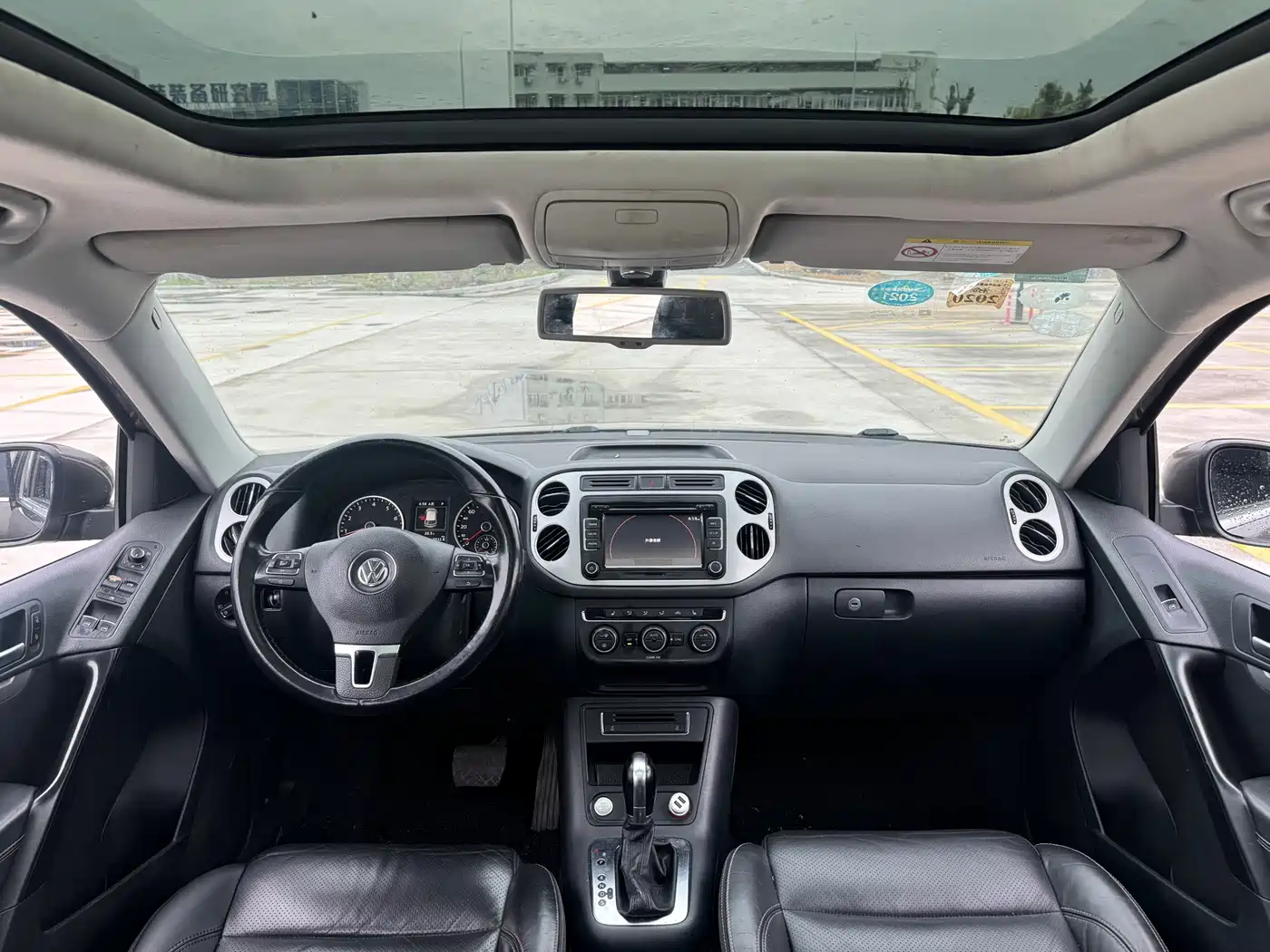 VOLKSWAGEN TIGUAN
