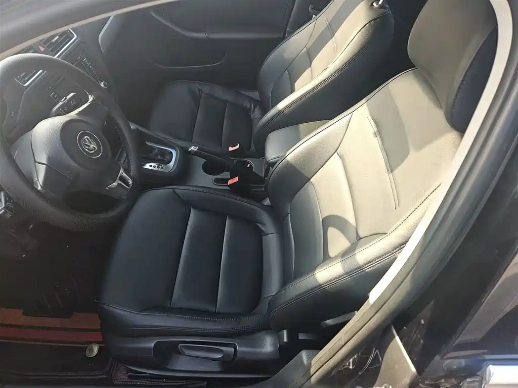 Volkswagen Sagitar 2014 Facelift 1.6L Automatic Comfort фото 11