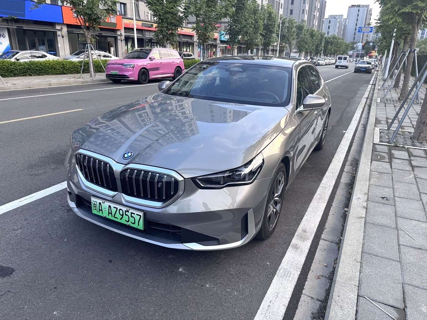 BMW i5