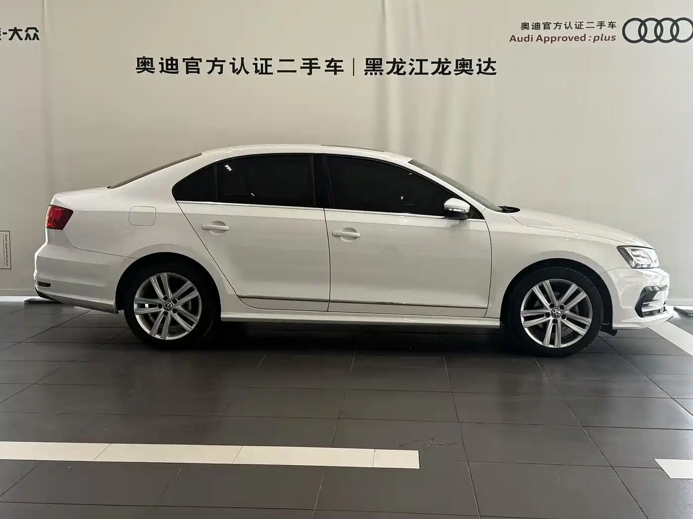 Volkswagen Sagitar 2018 280TSI DSG Spark Edition фото 3