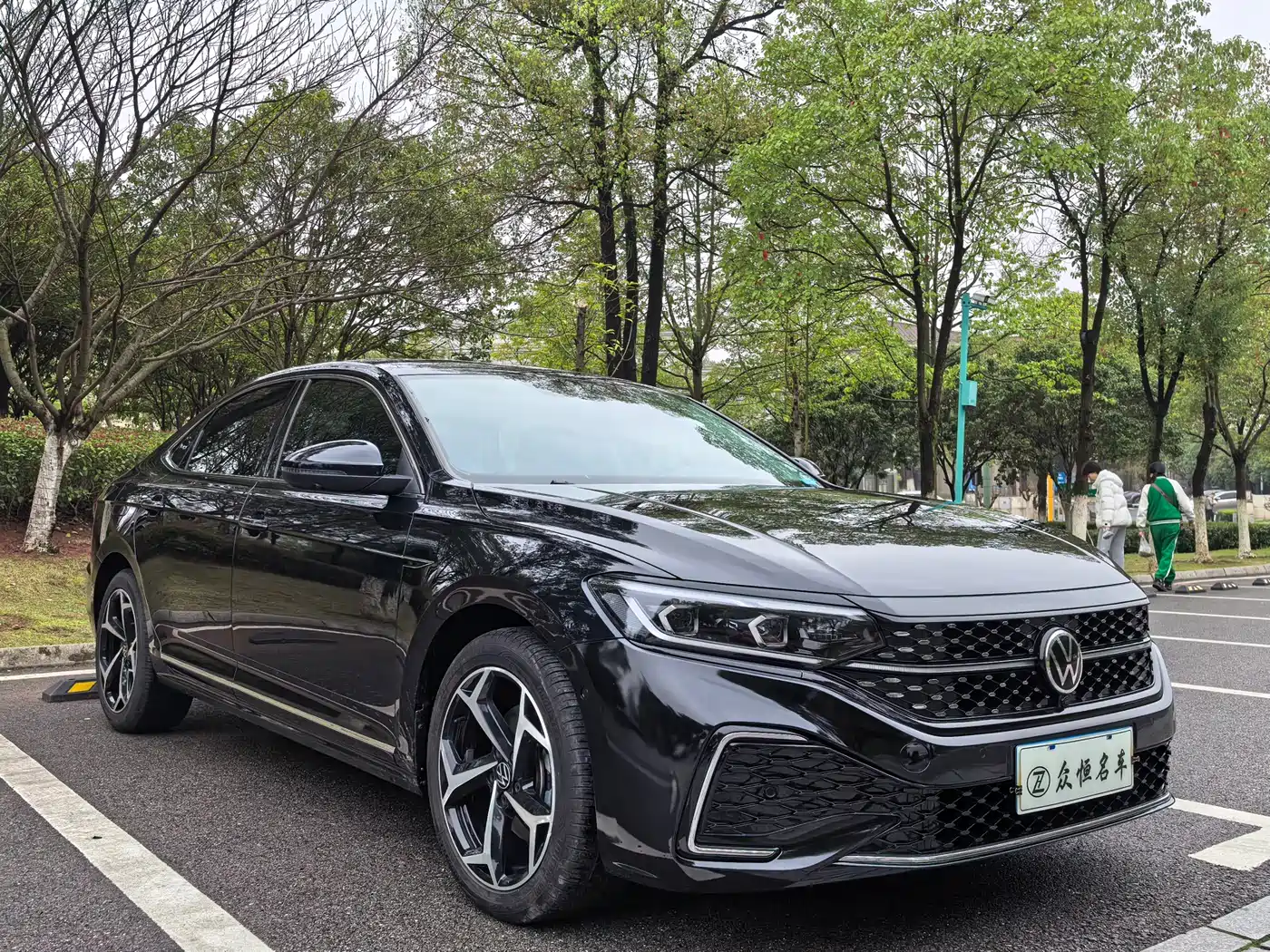 Volkswagen Passat 2023 330TSI Starlight Luxury Edition фото 3