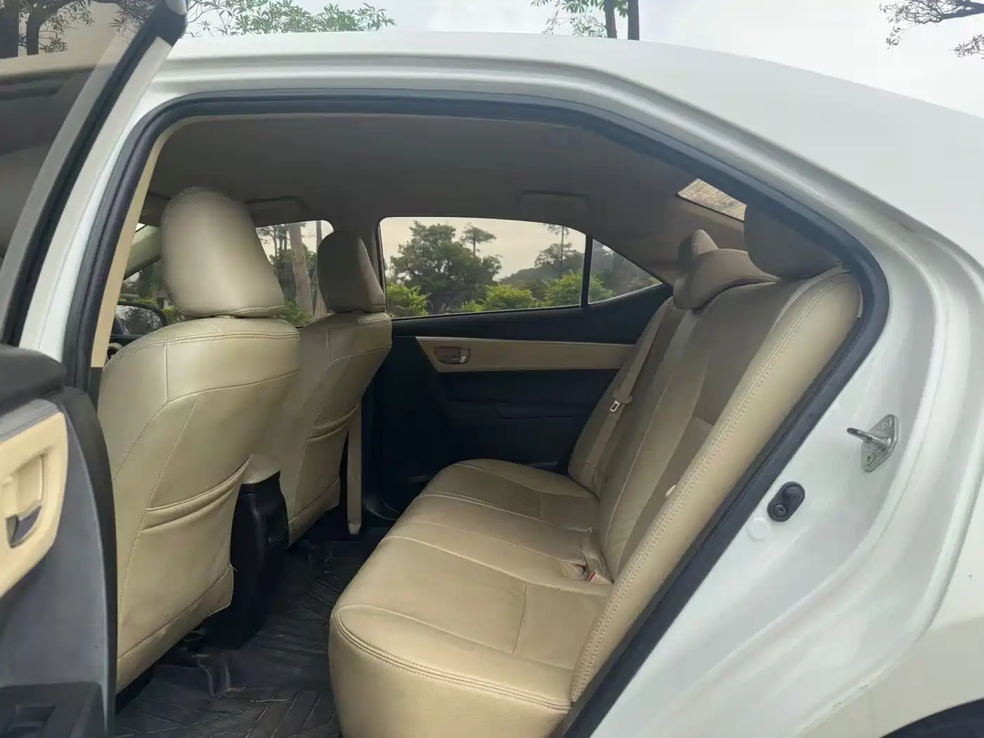 Toyota Corolla 2017 Facelift 1.2T S-CVT GL фото 8