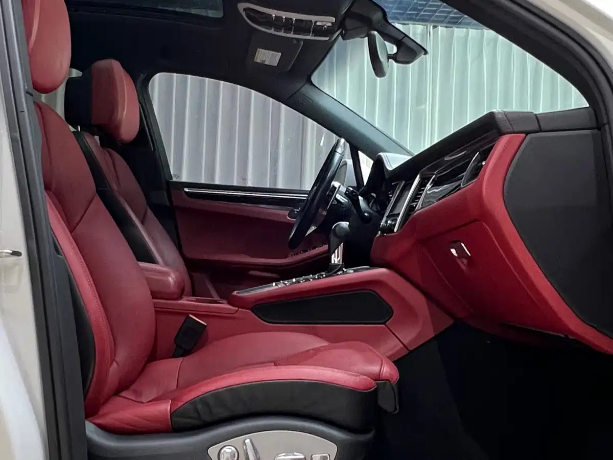 Photo 20 - Porsche Macan