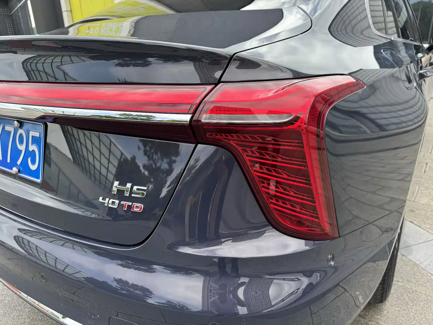 Hongqi H5 2024 2.0T Automatic Smart Connect Flag Leader Edition фото 27
