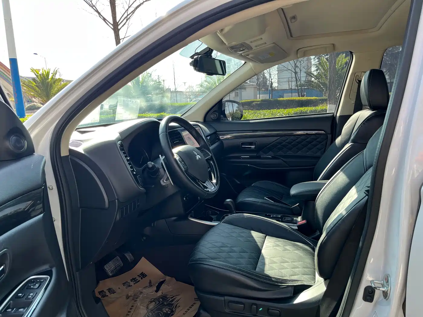 MITSUBISHI OUTLANDER