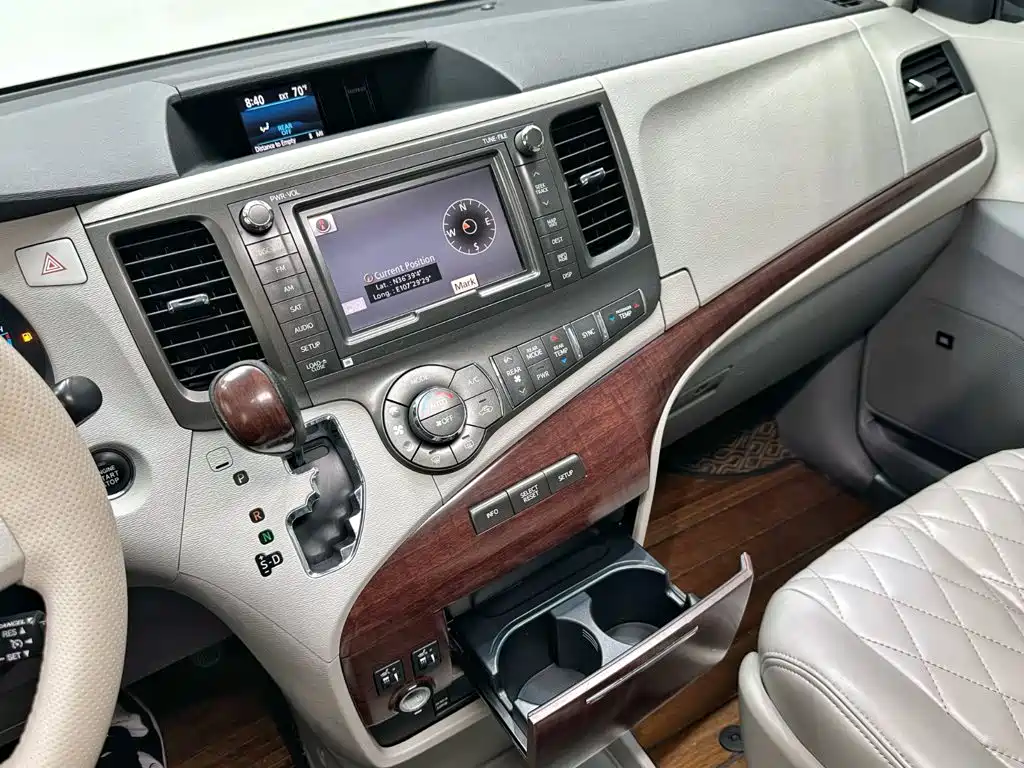 Toyota Sienna 2011 2011 3.5L 2WD Automatic