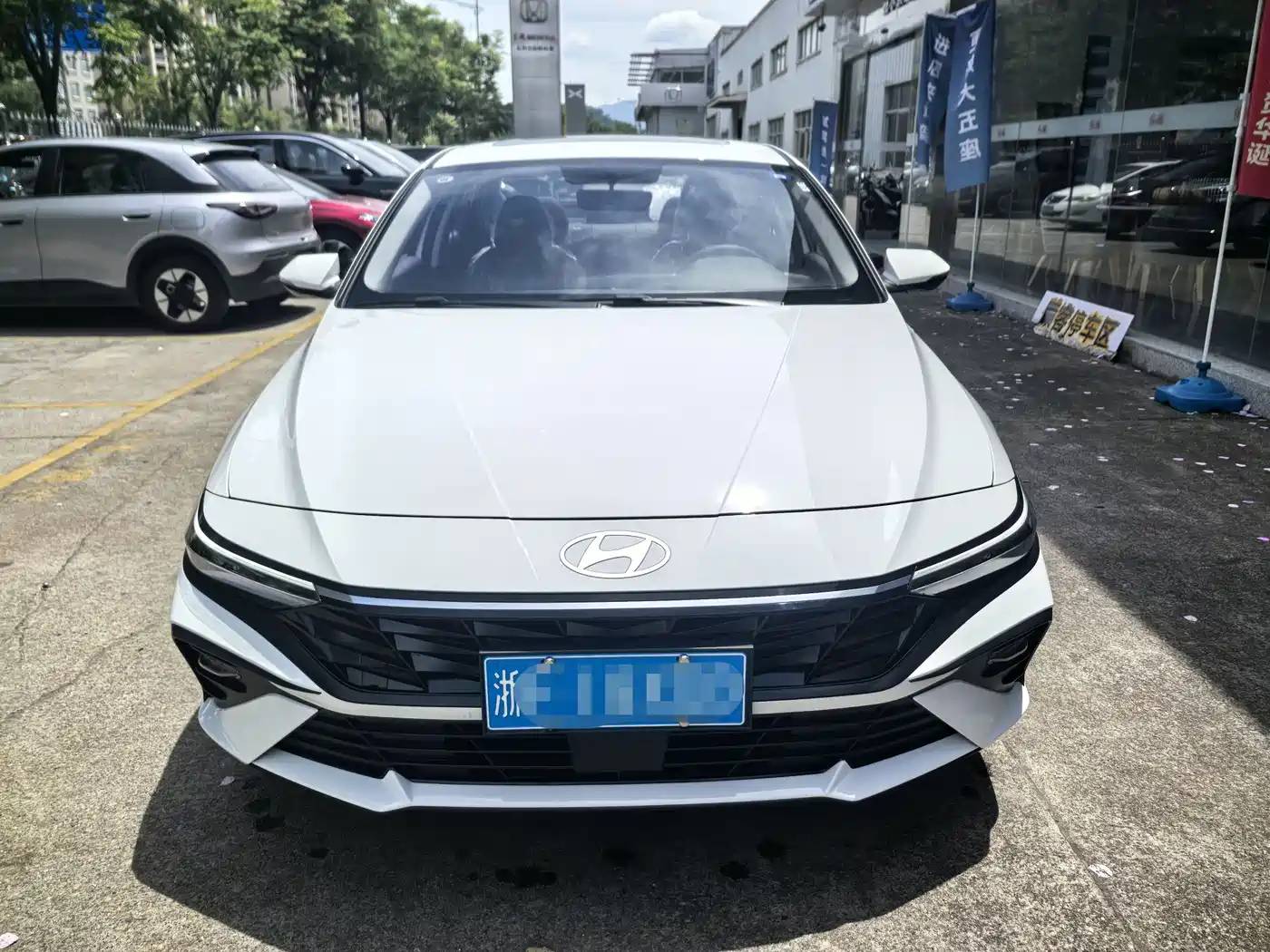 Hyundai Elantra 2023 1.5L CVT GLX Elite Edition фото 2