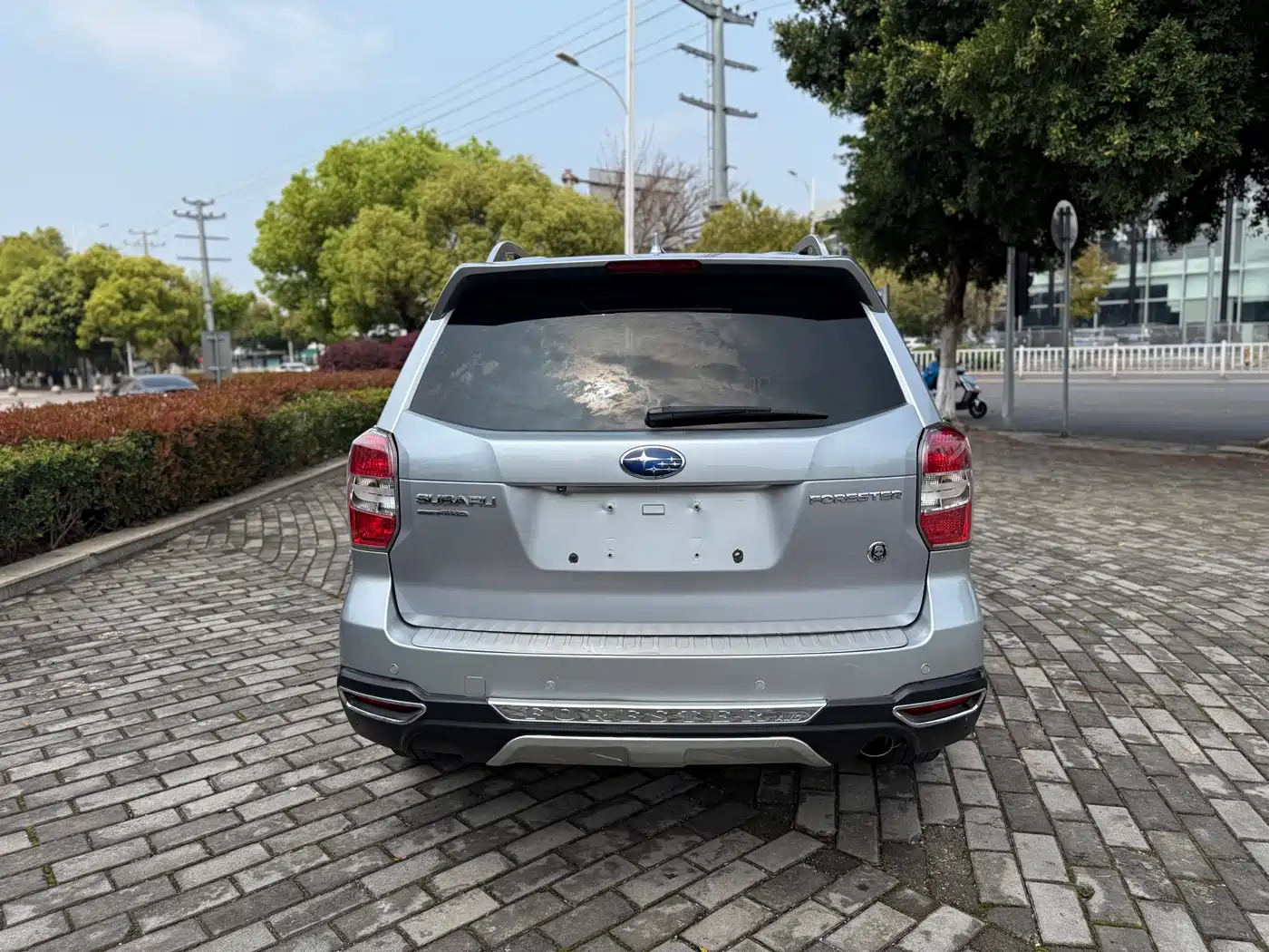 Subaru Forester 2015 2.0i Special Commemorative Edition фото 8