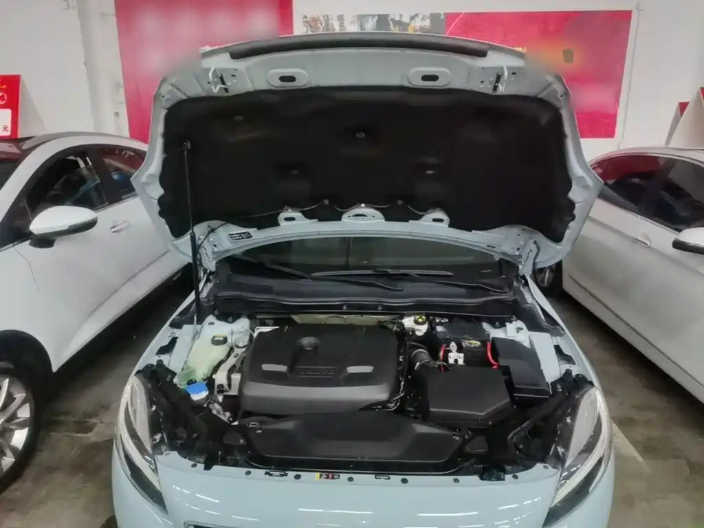 Фото 20 - Volvo V40