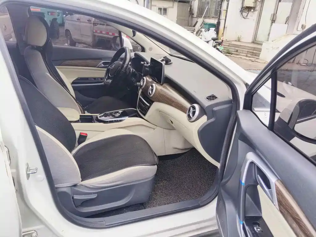 BAIC Beijing EU5 2018 2018 R500 Smart Wind Edition