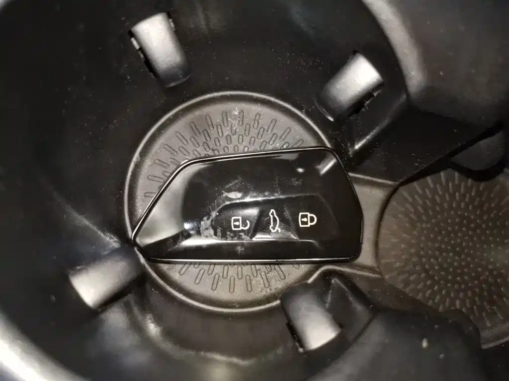 VOLKSWAGEN LINGDU