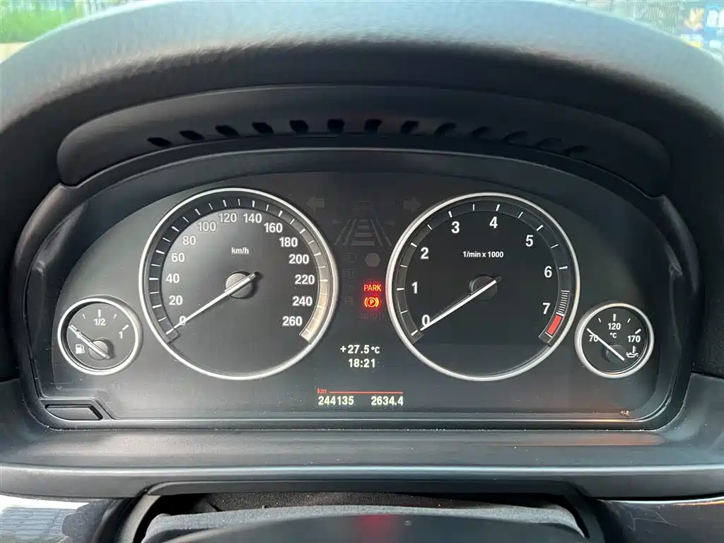 BMW 5 Series (Import) 2013 520i Elegance фото 6