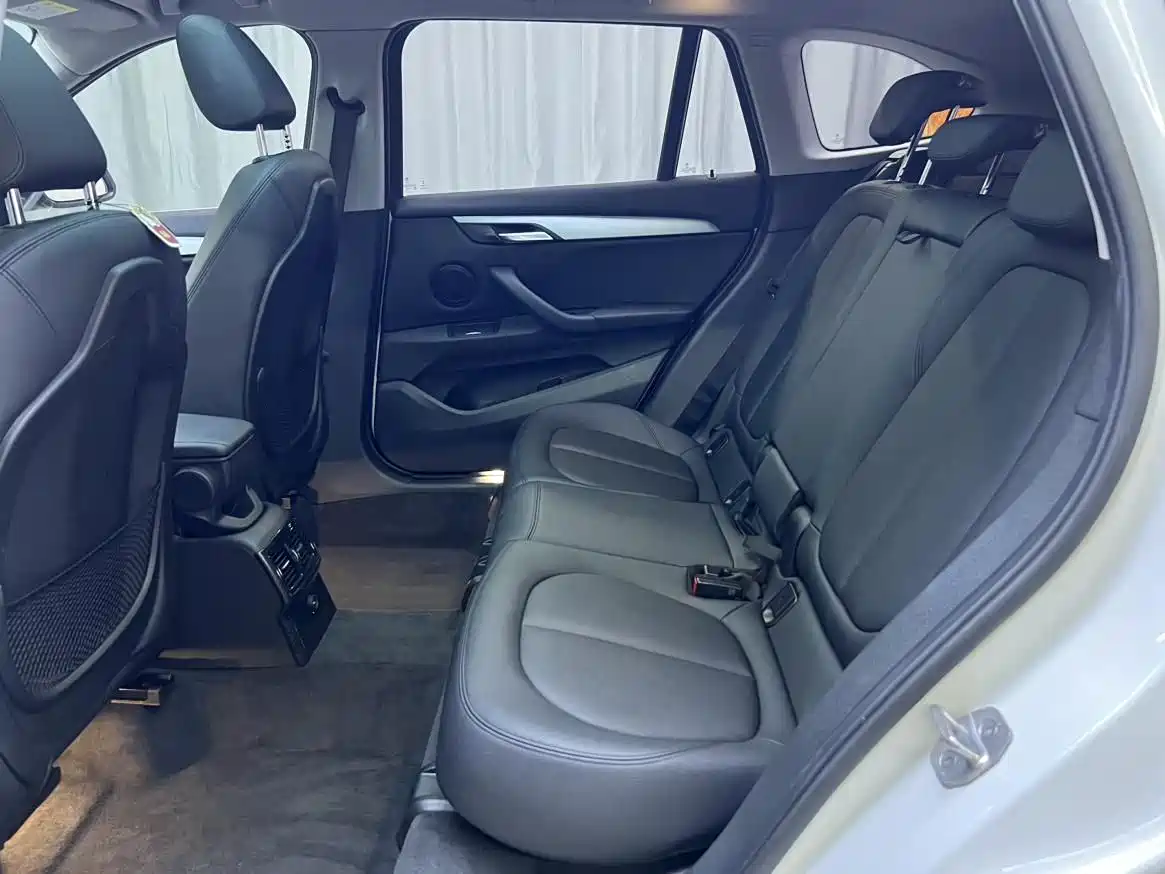 BMW X1 2018 sDrive20Li Leading Model фото 11