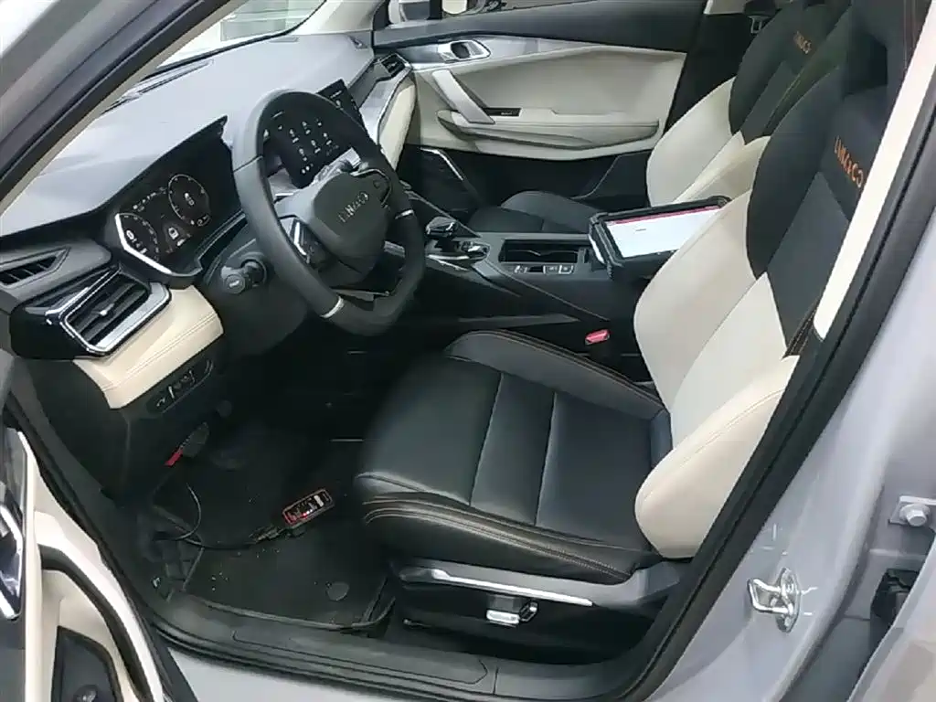 Lynk & Co 06 EM-P 2022 PHEV 84KM Range Pro фото 15