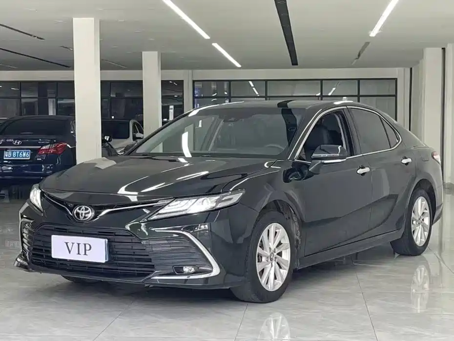 Фото 1 - Toyota Camry
