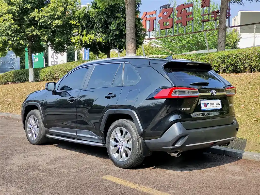 Toyota Wildlander 2022 2.0L CVT FWD Luxury PLUS Edition фото 4