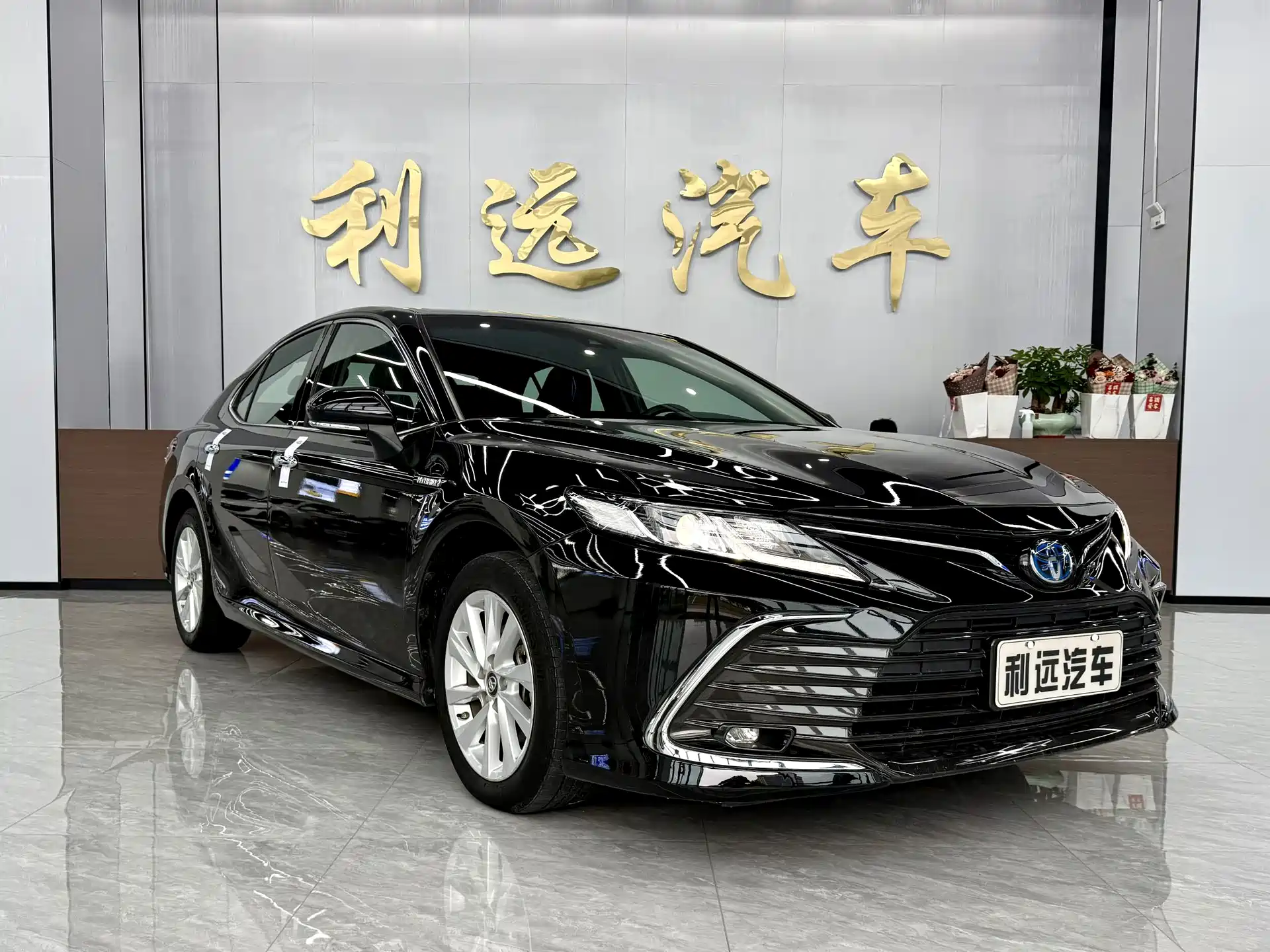 Фото 3 - Toyota Camry