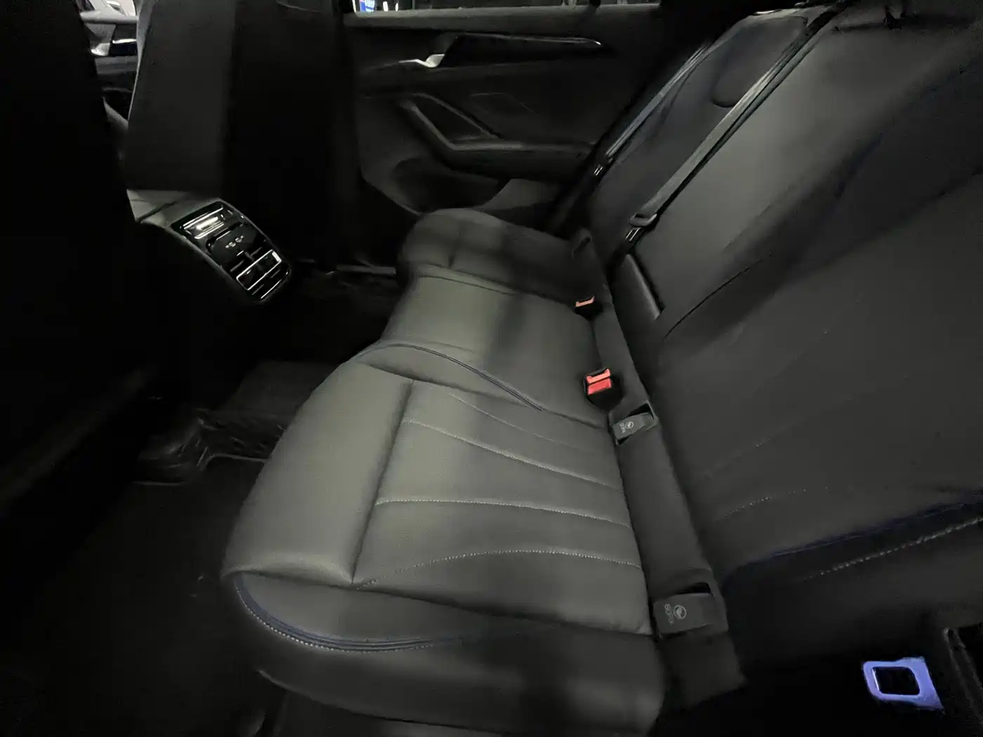 Volkswagen Tiguan L 2024 PRO 380TSI AWD R-Line Intelligent Leader Edition фото 16