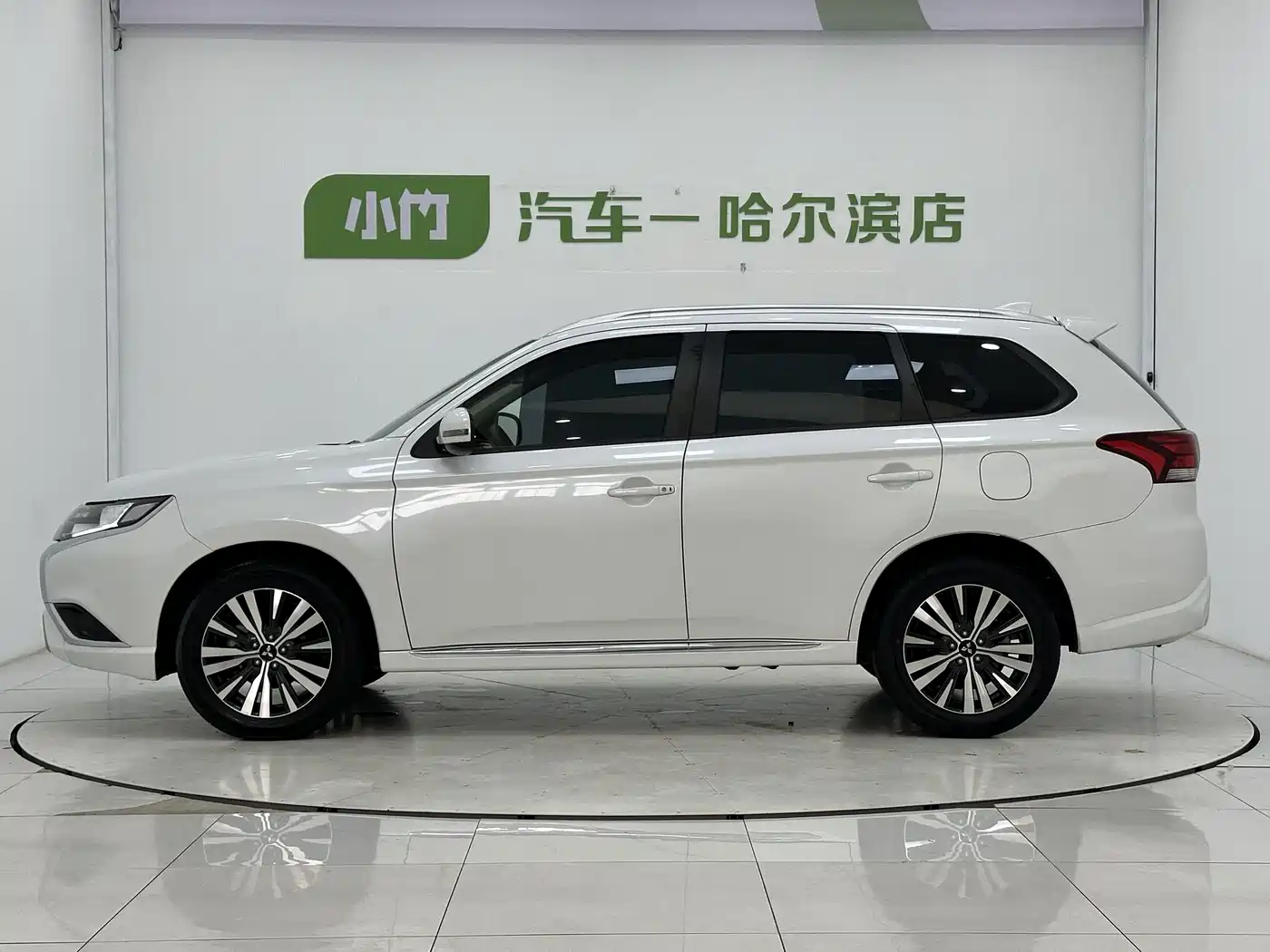 Mitsubishi Outlander 2023 2021 Facelift 2.0L 2WD Premium Edition 5-Seater