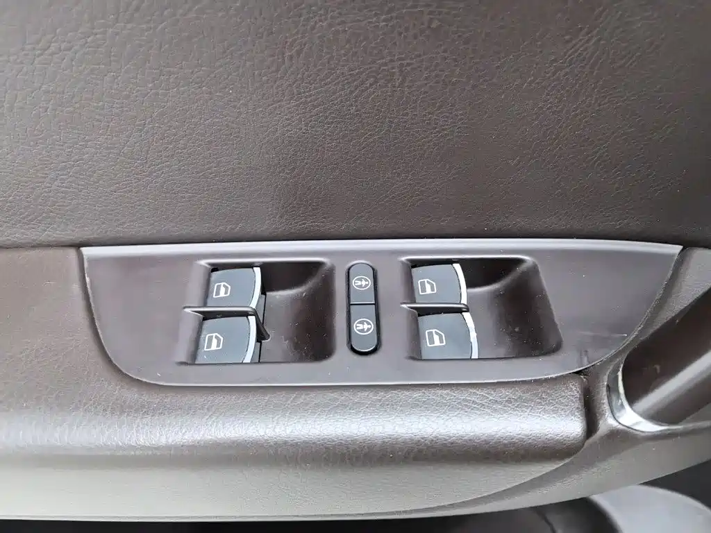 Фото 9 - Volkswagen Touareg