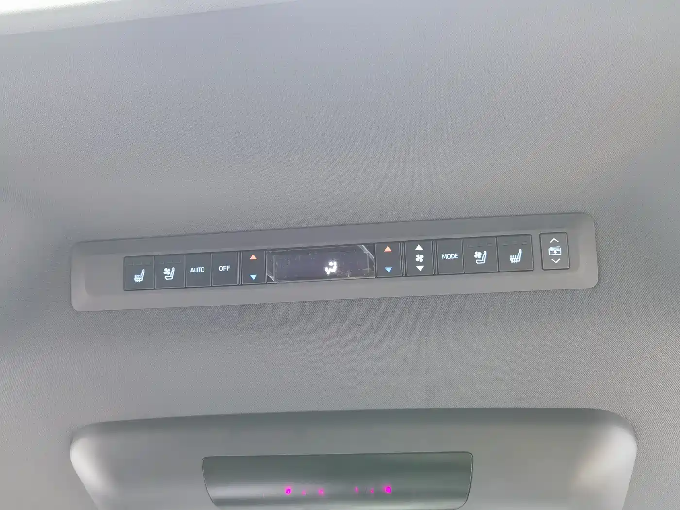 Toyota Sienna 2021 2.5L Hybrid Platinum Edition фото 24