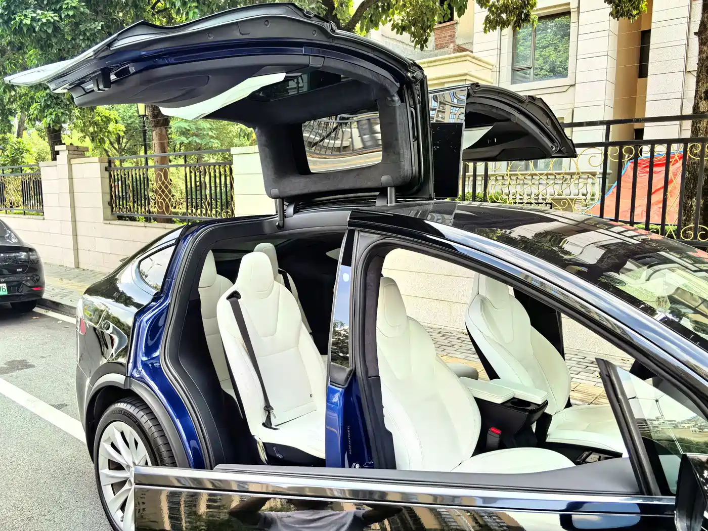 TESLA MODEL X