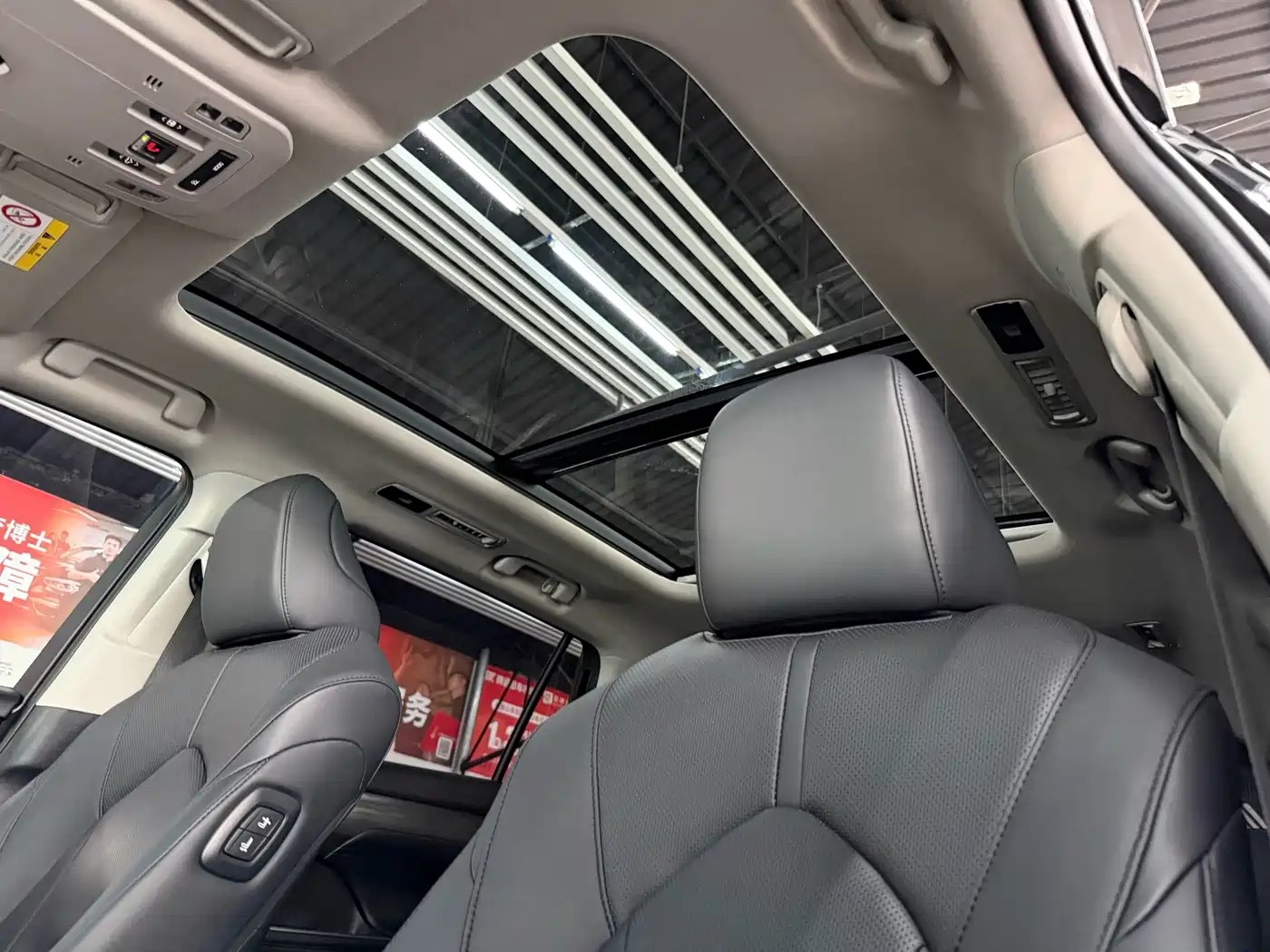 Photo 25 - Toyota Highlander