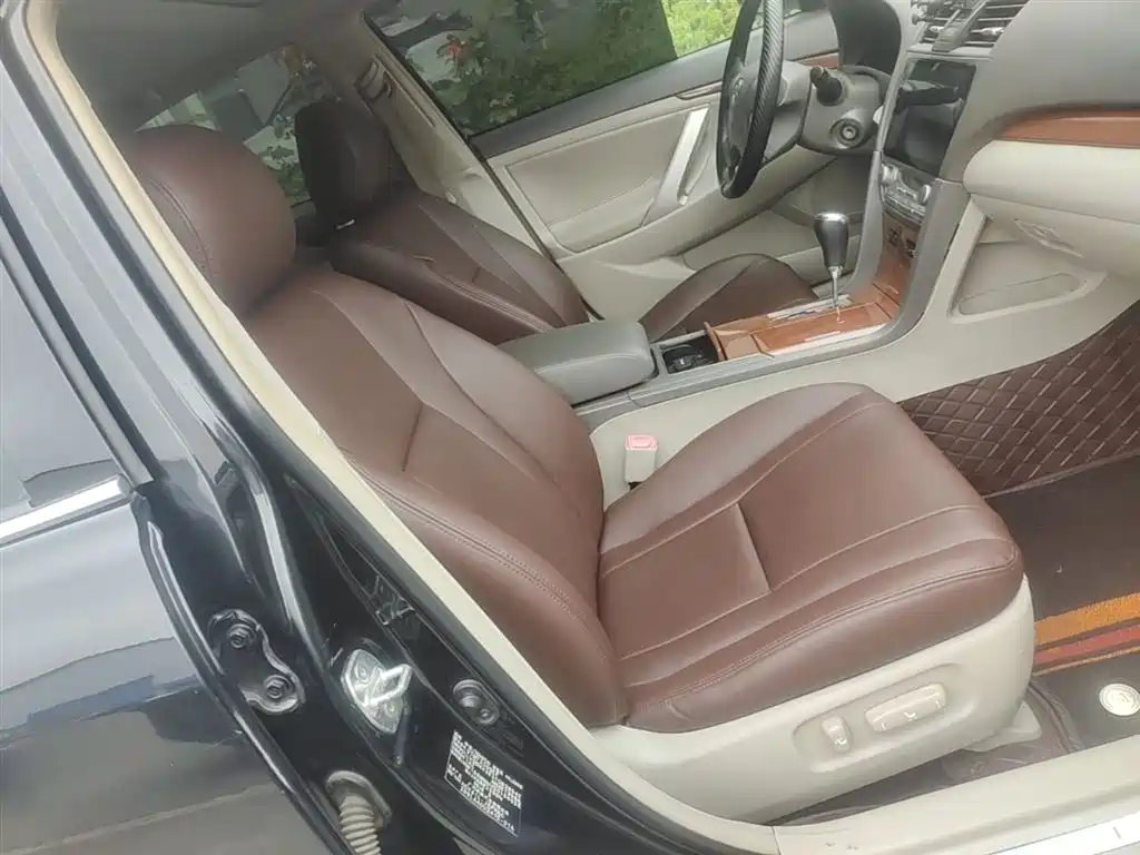 Toyota Camry 2013 200G Classic Luxury Edition фото 25