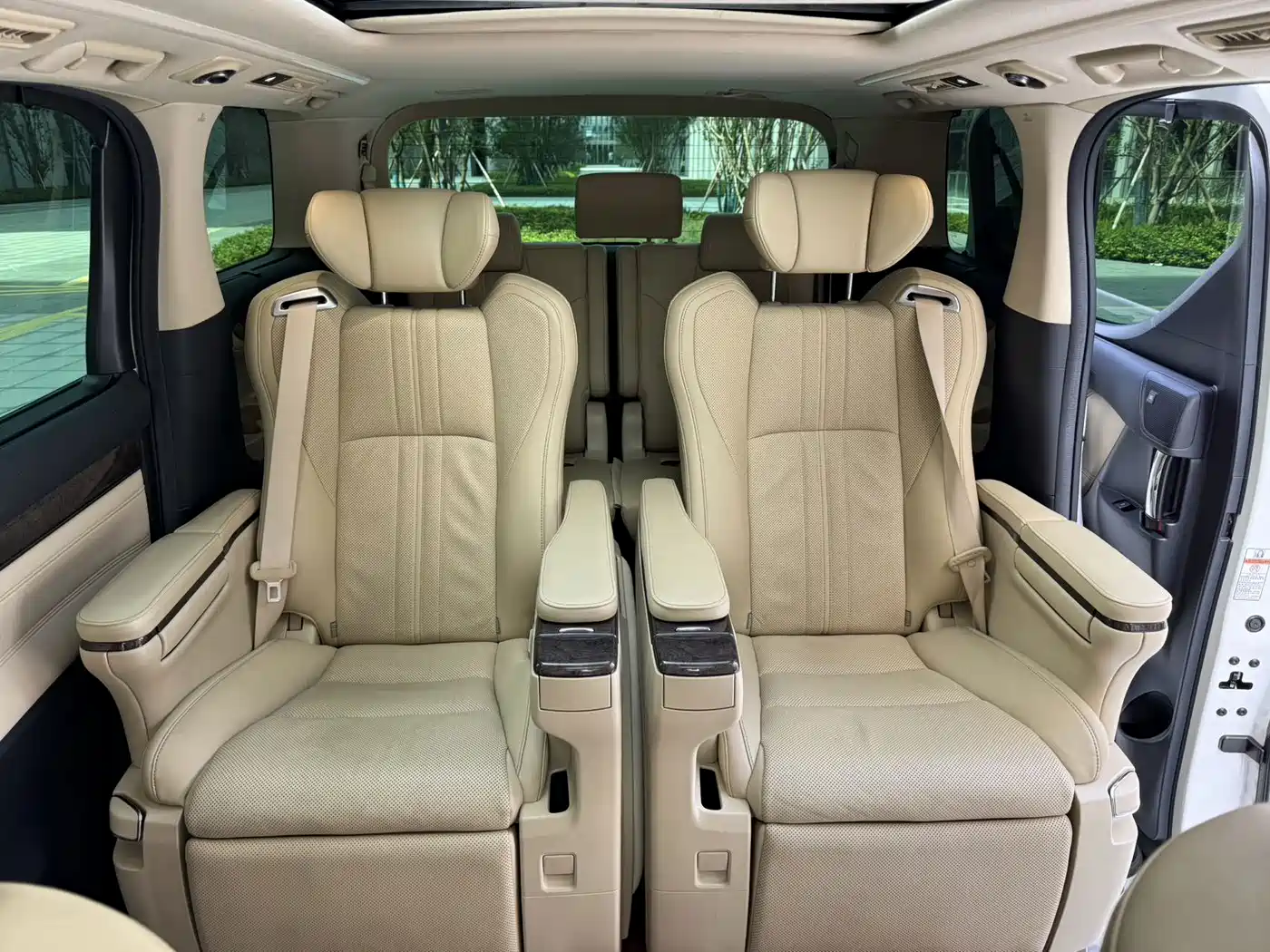 Toyota Vellfire 2021 2020 Twin Engine 2.5L HV Premium Edition