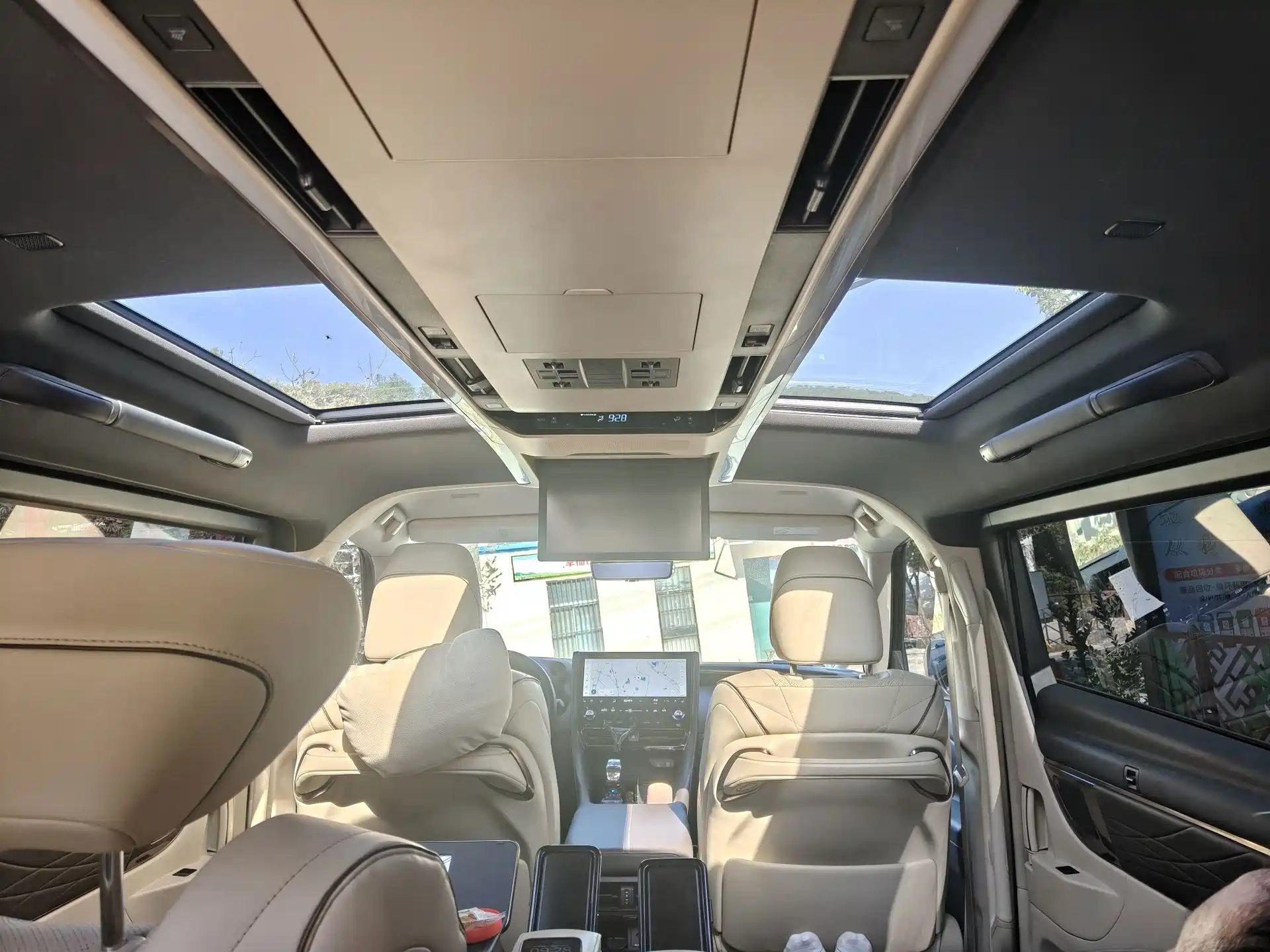 Фото 10 - Toyota Vellfire